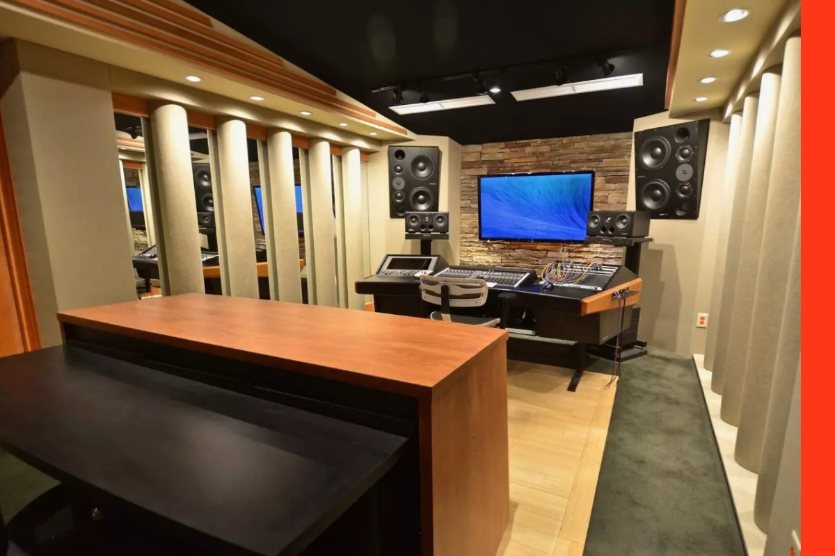 Mounted monitor in an audio studio